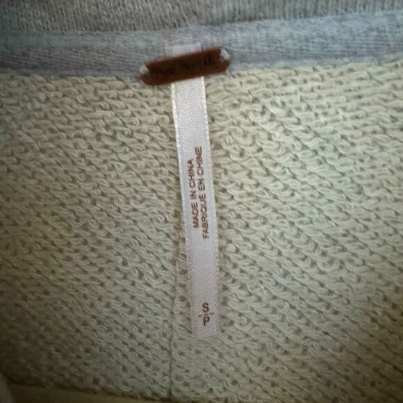 Free People gray 1/4 zip cropped boho sweatshirt  with lace applique detail S - Picture 13 of 13